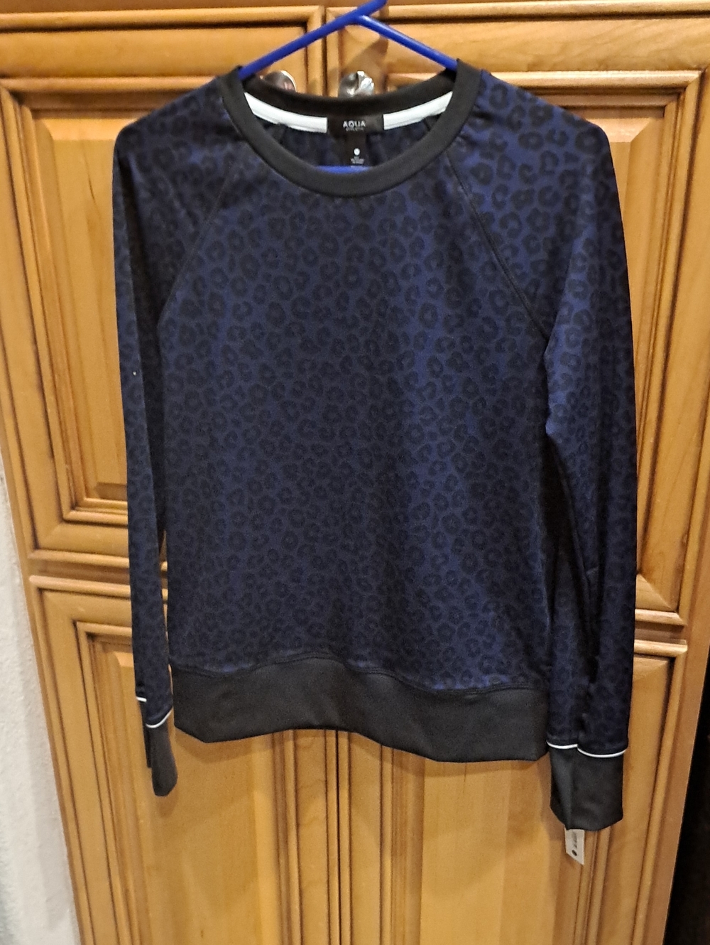 NWT Aqua Athletics Women's LS Med Navy Animal Print Training T. Bloomindales